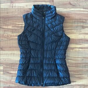 Athleta Women’s Black Quilted Puffer Vest - Lightweight Sleeveless Jacket